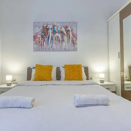 Lovely 2bed Near Balluta Bay & Cafes