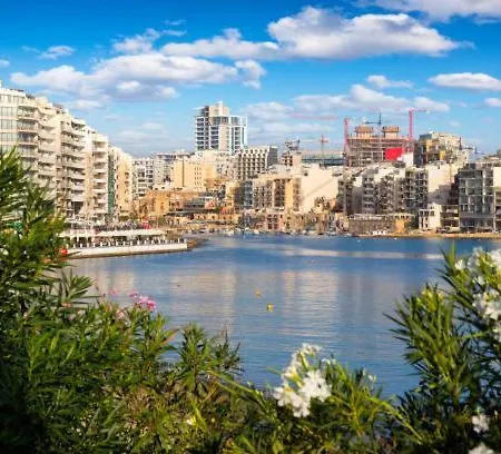 Lovely 2bed Near Balluta Bay & Cafes *