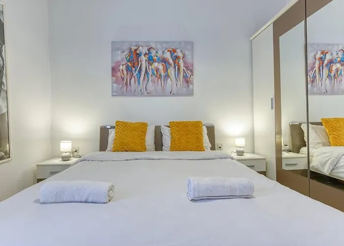 Lovely 2bed Near Balluta Bay & Cafes