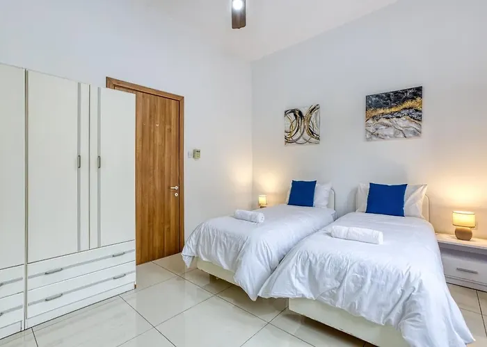 Lovely 2bed Near Balluta Bay & Cafes Apartament